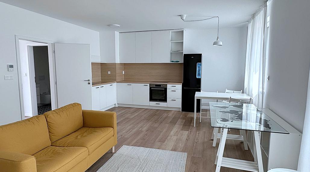 Prenájom 1,5izbový byt s predzáhradkou a parkovaním