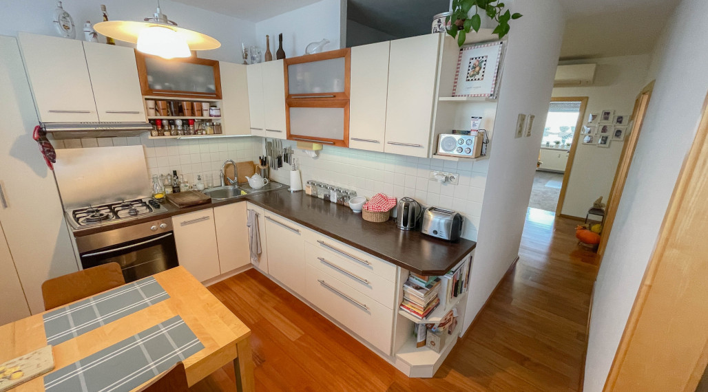 Pekný, moderný priestranný 3 izbový byt v obci Zlaté Klasy- slušná lokalita