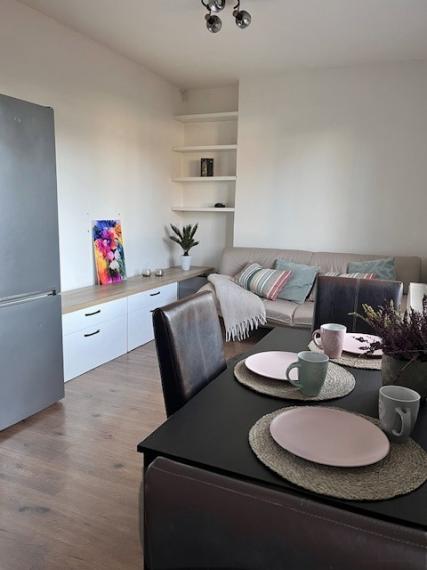 Na predaj 1. izbový prerobený byt 44,12m2 v Budmericiach.