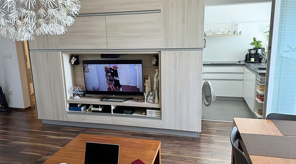 Prenájom dvojgarsónka DELUXE  s balkónom a klimatizáciou