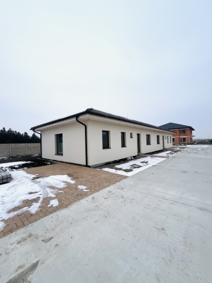 3izbový dom s parkovaním a terasou v obci Padáň