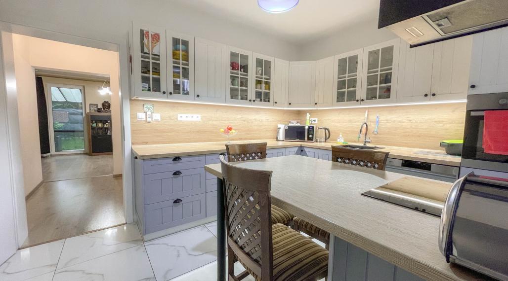 Krásny, útulný 4 izbový mezonetový byt s malou záhradkou v obci Hviezdoslavov