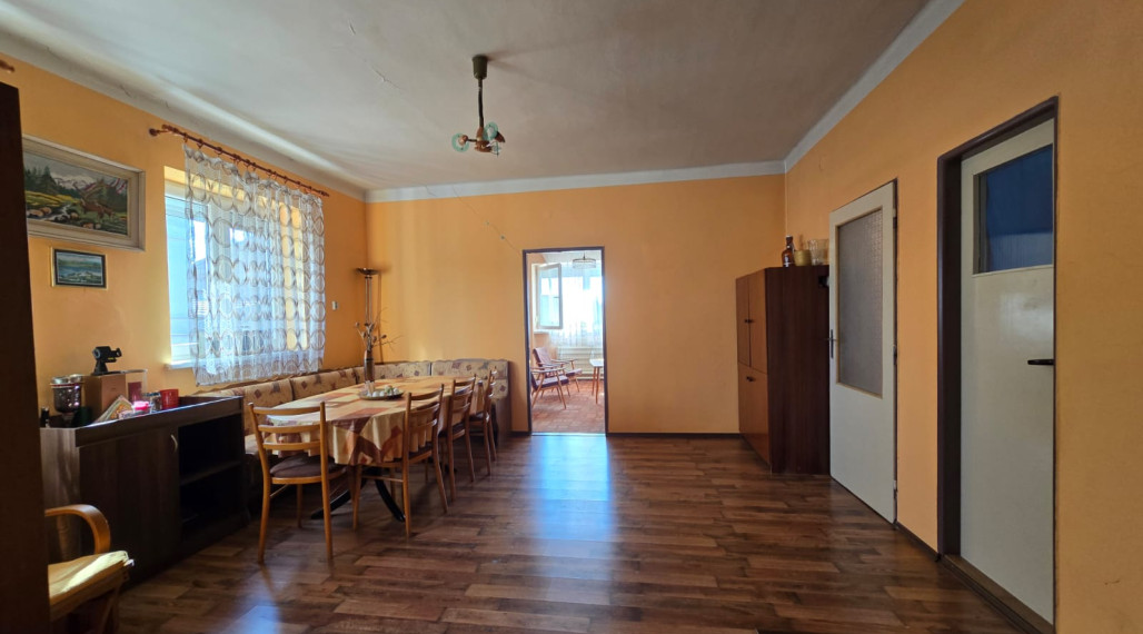 Priestranný rodinný dom s garážou v Jahodnej - výborná cena za veľký dom