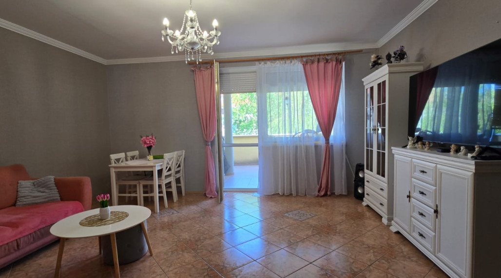 Trojizbový byt s vlastným kúrením, veľkou terasou v obľúbenej lokalite Dunajskej Stredy na predaj