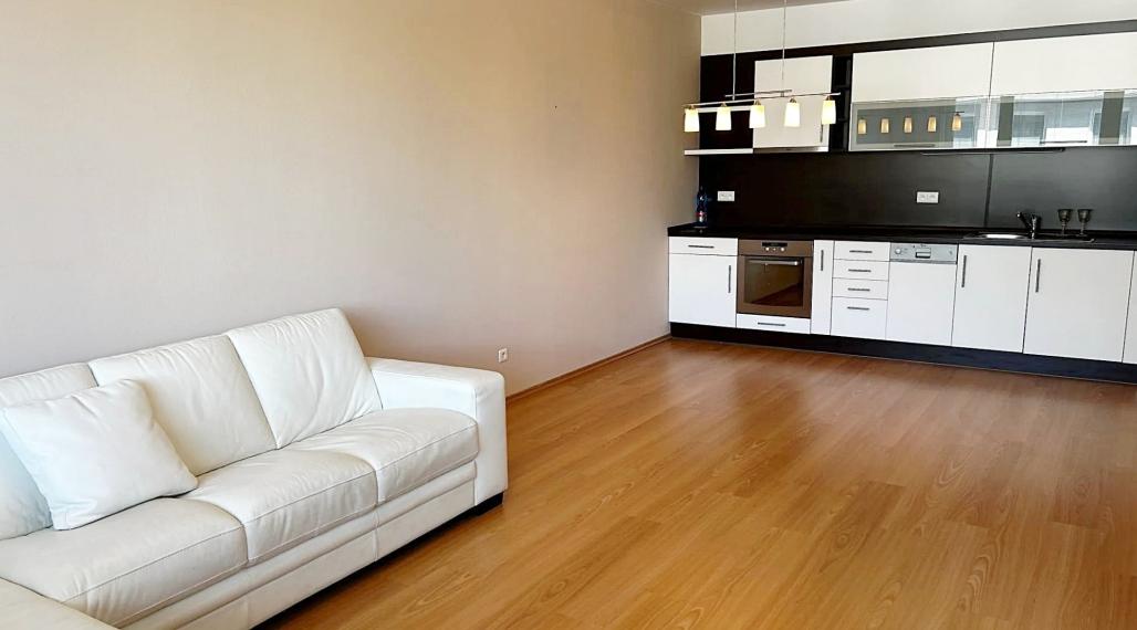 Pekný 3izbový byt s balkónom a parkovaním Ružinov