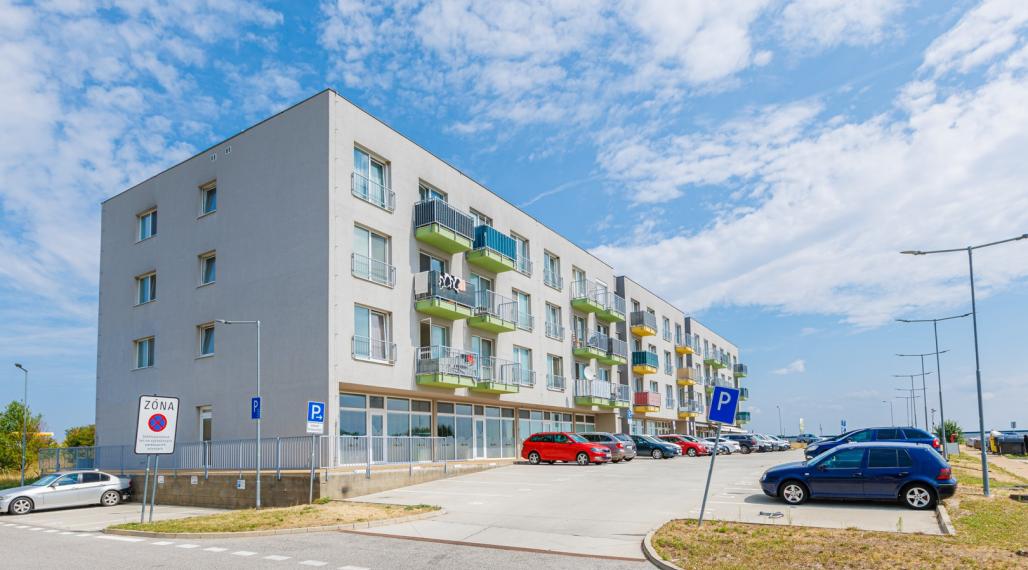 Na predaj príjemný 1izbový byt s balkónom a parkovaním na Hornom dvore pri Senci.