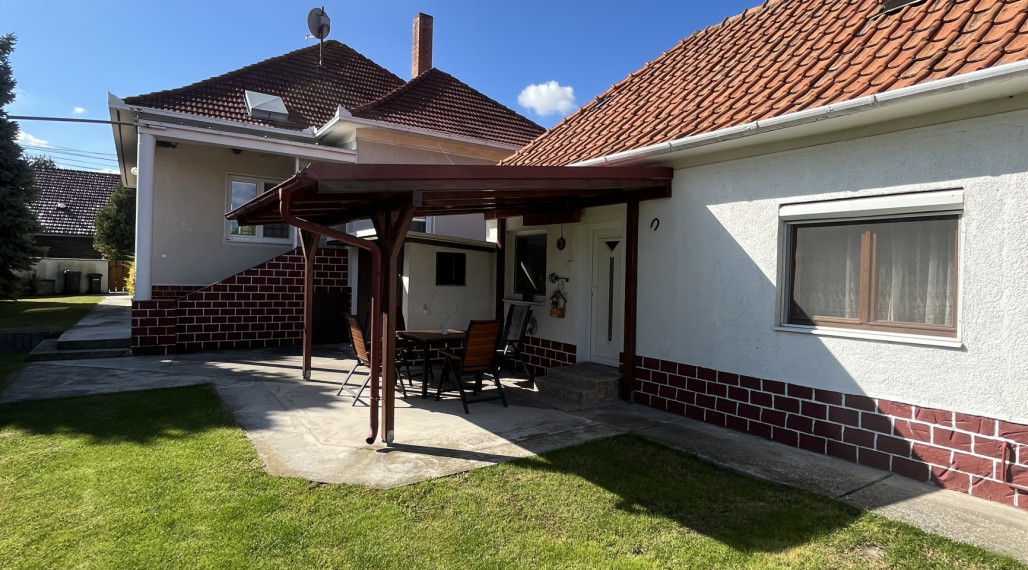 Krásny priestranný 5 izbový rodinný dom s vedľajšou stavbou v obci Vrakúň-  Rezervované