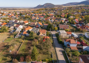 Na predaj rodinný dom so záhradou v Sološnici - fotografia 17