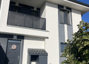 Jedinečná ponuka - 3izb. byt s parkovaním , balkónom a predzáhradkou v Gabčíkove na prenájom - fotografia 1