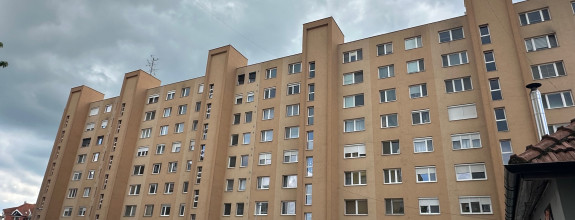 Veľký 3 izbový byt na predaj, zvýšené prízemie, Dunajská Streda