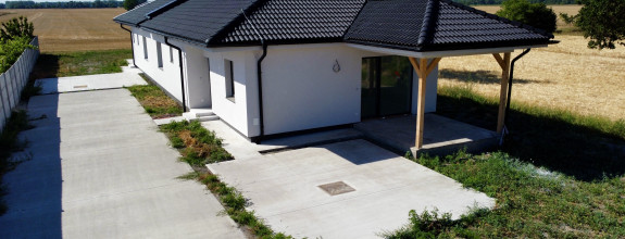 Na predaj-štvorizbový rodinný dom (časť dvojdomu) v obci Blahová
