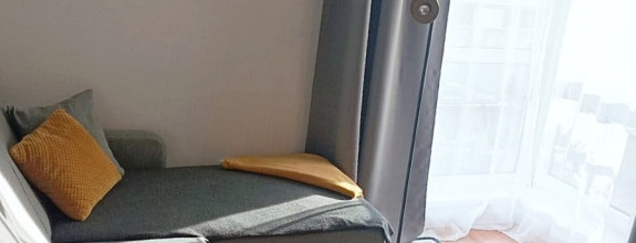 Moderný a plne zariadený 2-izbový byt s klimatizáciou a parkovaním pri Avione