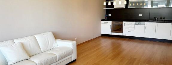 Pekný 3izbový byt s balkónom a parkovaním Ružinov
