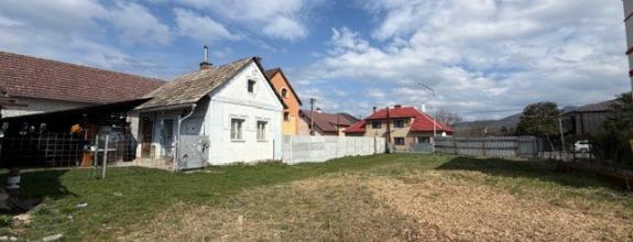 Na predaj  investičný stavebný pozemok v Žarnovici o rozmere 951,5m2.