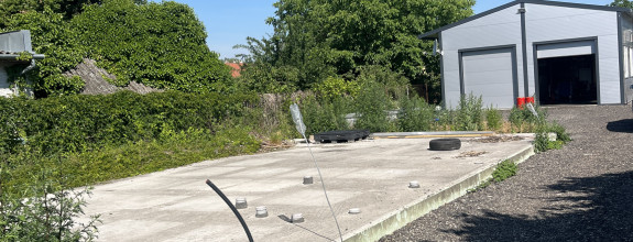 Nehnuteľnosť na bývanie a podnikanie v obci Baka