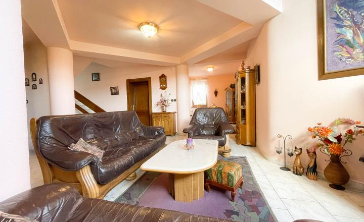 5 izbový rodinný dom v Ružinove na predaj, vhodný  aj na podnikanie - fotografia 4