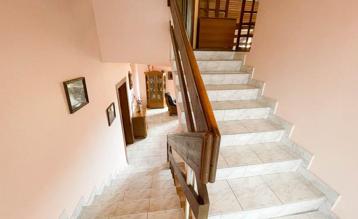 5 izbový rodinný dom v Ružinove na predaj, vhodný  aj na podnikanie - fotografia 9