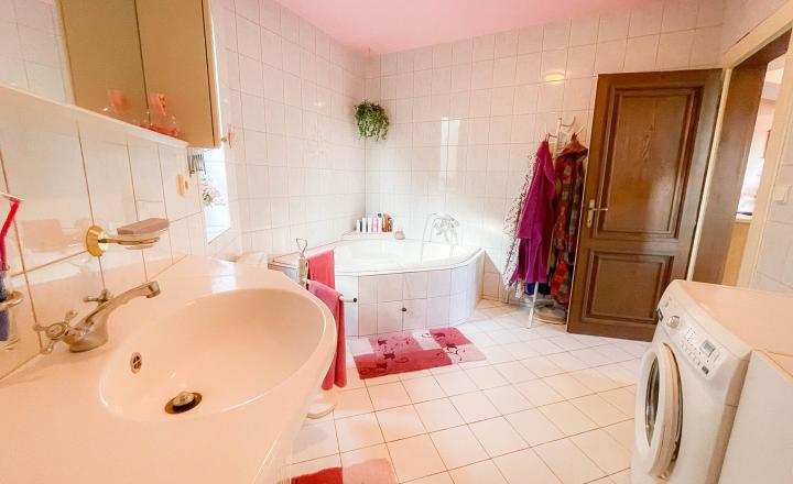 5 izbový rodinný dom v Ružinove na predaj, vhodný  aj na podnikanie - fotografia 12