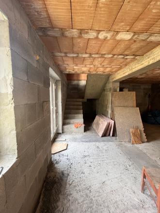 Exkluzívne na predaj priestranný, dvojpodlažný  rodinný dom v širšom centre Modry. - fotografia 5