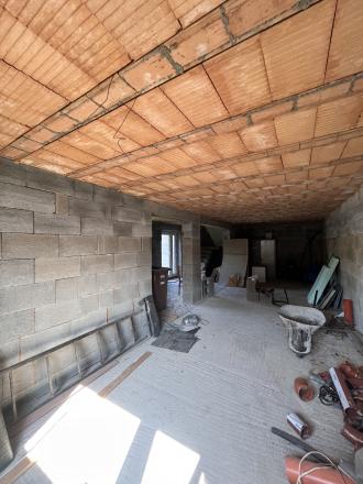 Exkluzívne na predaj priestranný, dvojpodlažný  rodinný dom v širšom centre Modry. - fotografia 6