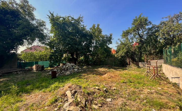 Exkluzívne na predaj priestranný, dvojpodlažný  rodinný dom v širšom centre Modry. - fotografia 10