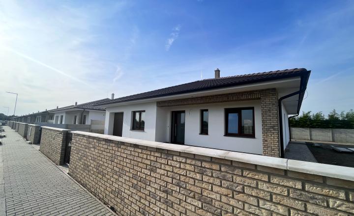 Na predaj posledný 4 izb. bungalov  v GODMÁNI III v Báči pri Šamoríne, rezervovaný !!! - fotografia 2