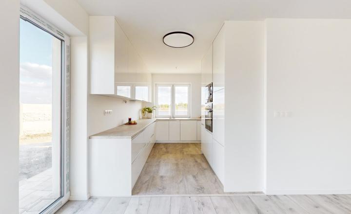 Na predaj 4. izb. bungalov v štandarde na pozemku 649m2 v Báči. PREDANÝ!!! - fotografia 6