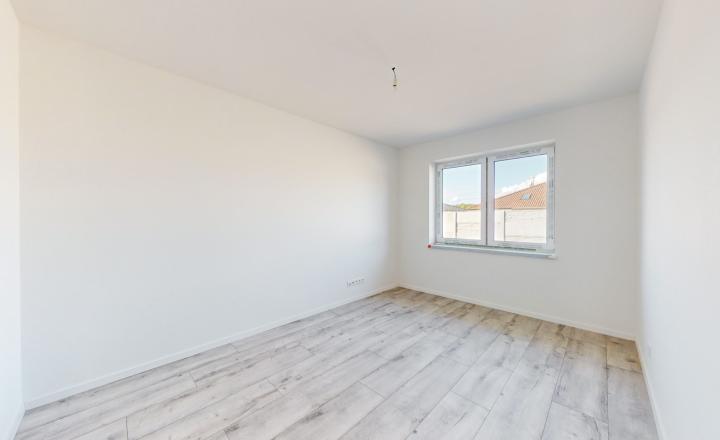 Na predaj 4. izb. bungalov v štandarde na pozemku 649m2 v Báči. PREDANÝ!!! - fotografia 19