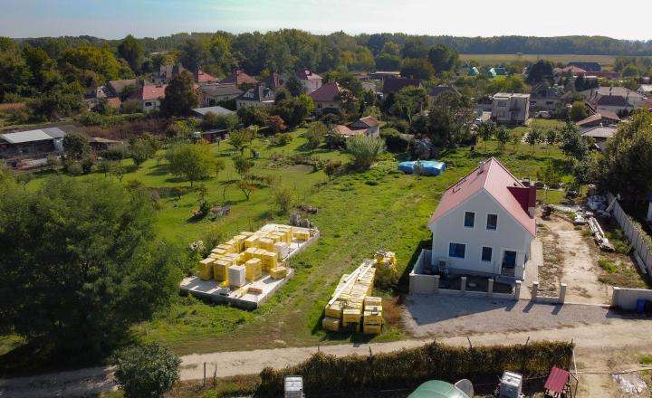 Stavebný pozemok aj so základmi domu, Dunajský Klátov - fotografia 4