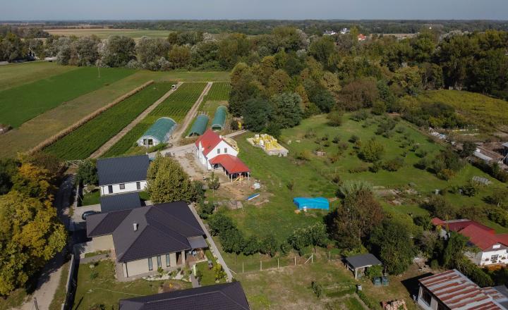 Stavebný pozemok aj so základmi domu, Dunajský Klátov - fotografia 9