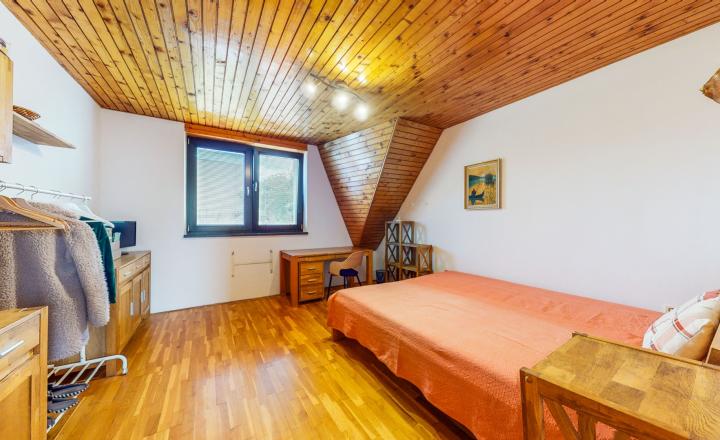 Na prenájom exkluzívny rodinný dom s výnimočnou záhradou v širšom centre Piešťan . - fotografia 15