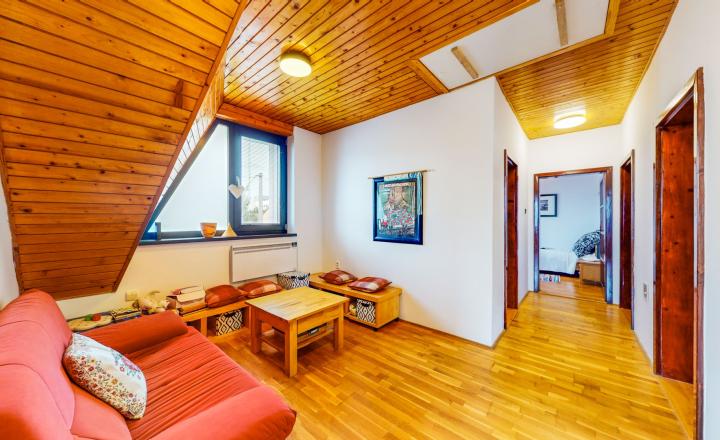 Na prenájom exkluzívny rodinný dom s výnimočnou záhradou v širšom centre Piešťan . - fotografia 14