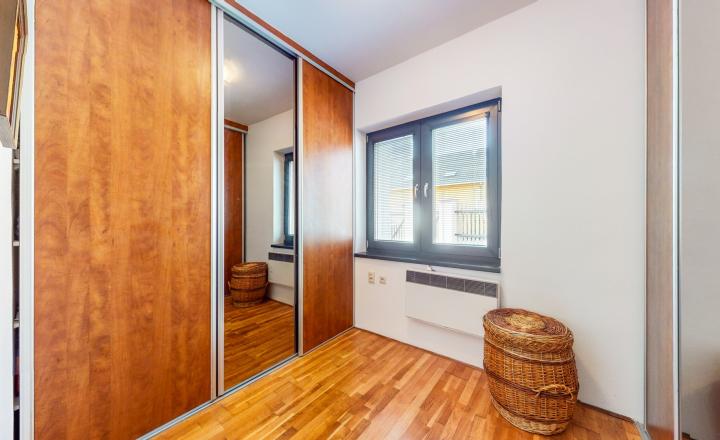 Na prenájom exkluzívny rodinný dom s výnimočnou záhradou v širšom centre Piešťan . - fotografia 13