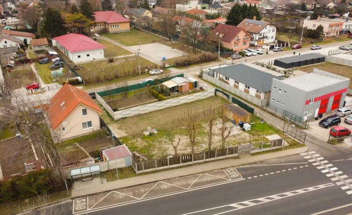 Zaujímavý stavebný pozemok so stavebným povolením a s projektom v Šamoríne - fotografia 4