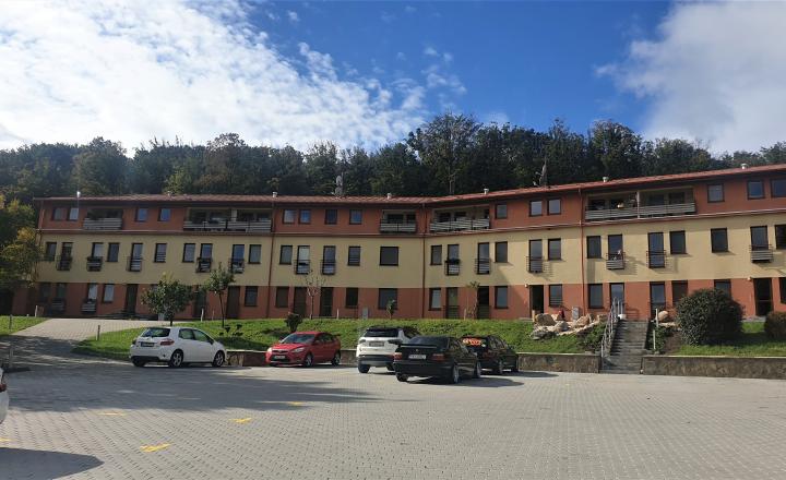 Na predaj 3. izbový byt 83,3m2 s loggiou v Kučišdorfskej doline v Pezinku, predaný!!! - fotografia 1