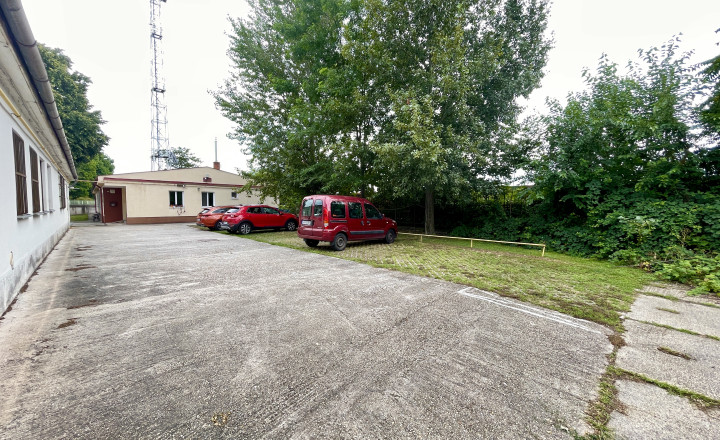 Podnikateľský objekt v blízkosti centra Komárna - fotografia 5