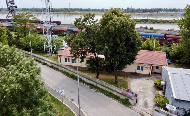 Podnikateľský objekt v blízkosti centra Komárna - fotografia 3