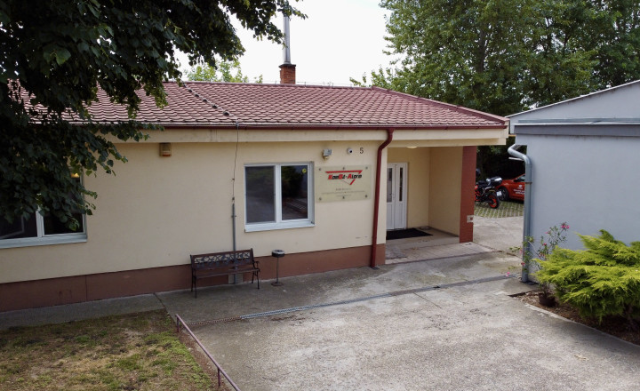 Podnikateľský objekt v blízkosti centra Komárna - fotografia 1