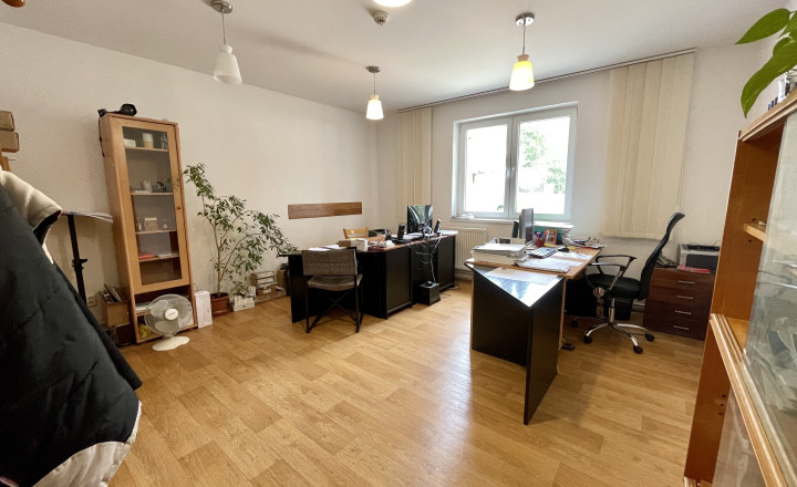 Podnikateľský objekt v blízkosti centra Komárna - fotografia 13