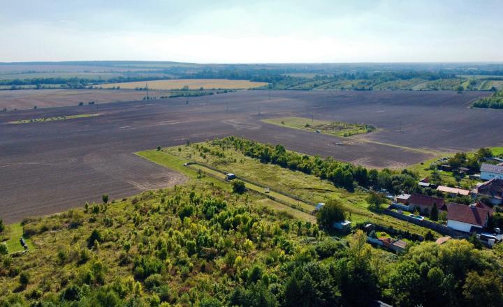 Na predaj investičný pozemok 2355m2 vo Vinosadoch zľava !!! - fotografia 1