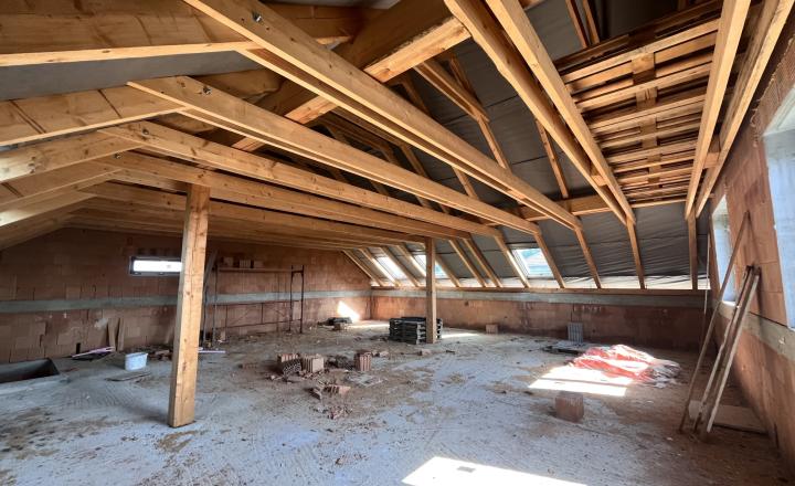 Exkluzívne na predaj priestranný, dvojpodlažný  rodinný dom v širšom centre Modry. - fotografia 9
