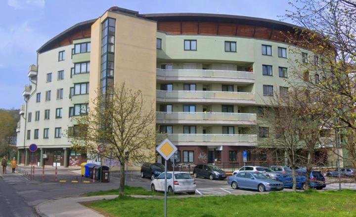 Predaj priestranný byt 130m² + terasa 40m²   s veľkým potenciálom!!! - fotografia 18