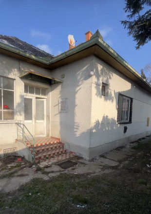 Starší rodinný dom v Gabčíkove na veľkom pozemku