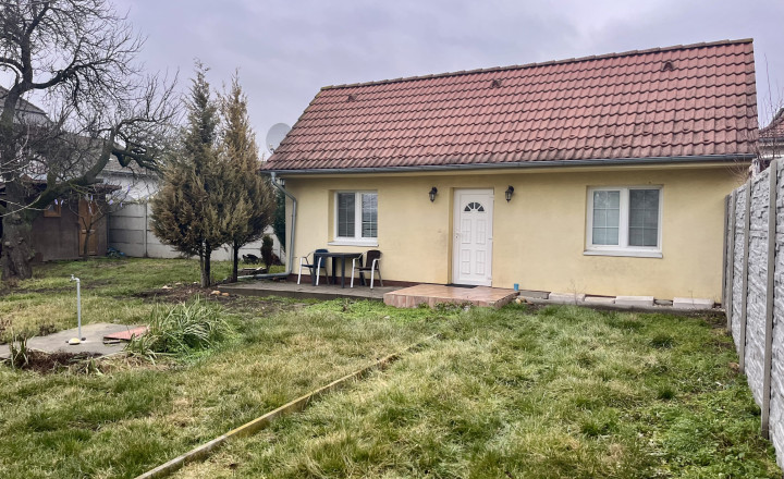 Malý rodinný dom s pozemkom v dobrej lokalite, v obci Kvetoslavov- Malý domček za cenu bytu- NOVÁ CENA - fotografia 9