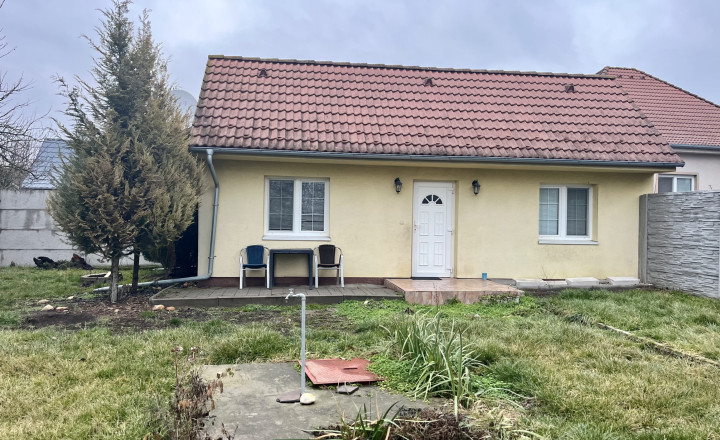Malý rodinný dom s pozemkom v dobrej lokalite, v obci Kvetoslavov- Malý domček za cenu bytu- NOVÁ CENA - fotografia 8