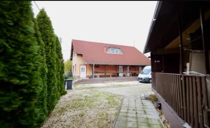 APARTMÁNY na predaj - INVESTÍCIA, PODNIKANIE pri kúpalisku - fotografia 4