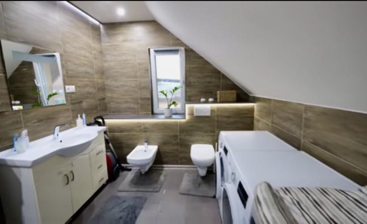 APARTMÁNY na predaj - INVESTÍCIA, PODNIKANIE pri kúpalisku - fotografia 16