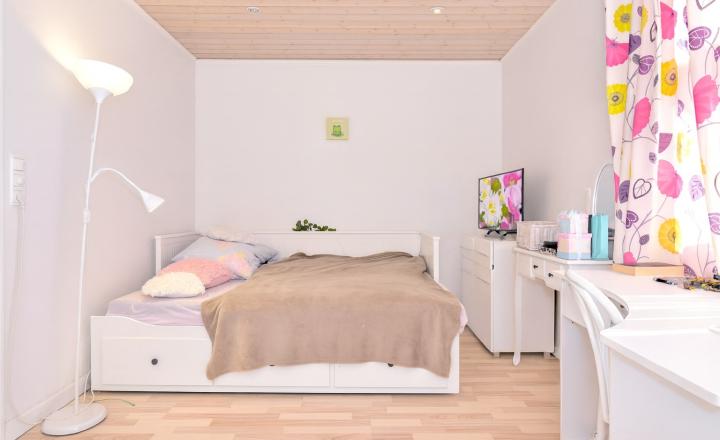 4 izbový byt + 3 izbový byt, 2 garáže, záhrada, bazén, DS - fotografia 17