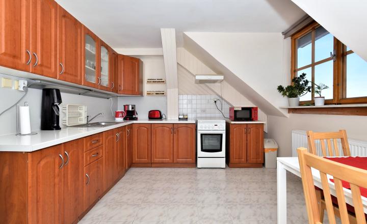 4 izbový byt + 3 izbový byt, 2 garáže, záhrada, bazén, DS - fotografia 31