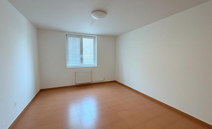Predaj priestranný byt 130m² + terasa 40m²   s veľkým potenciálom!!! - fotografia 24